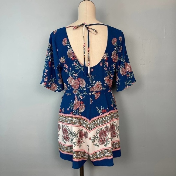 TRIXXI Clothing Company Midnight Blue Crepe Floral Suplice Romper Women's Size M - Picture 6 of 12